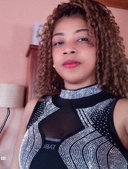 Dinah's profile, a single 37-year-old a woman in 1ER Arrondissement