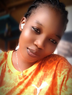 Rosa's profile, a single 25-year-old a woman in 1200 Logements