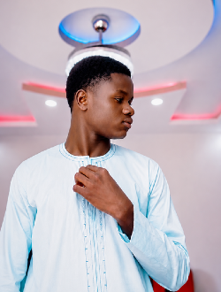 Momo's profile, a single 18-year-old a man in Dakar