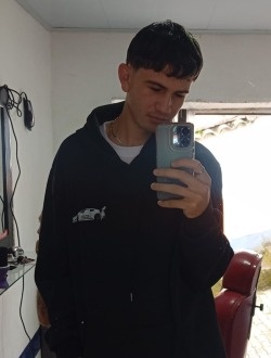Carlos F's profile, a single 22-year-old a man in Medellín