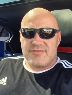 Francis's profile, a single 44-year-old a man in Montréal