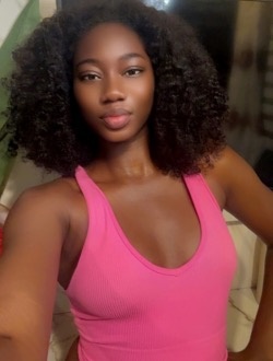 Louise's profile, a single 27-year-old a woman in Accra