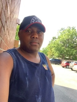 Landry's profile, a single 42-year-old a man in Montréal