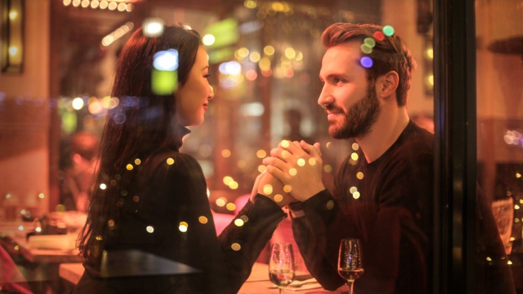 7 Ways to Have a Memorable Date after Meeting Someone Online