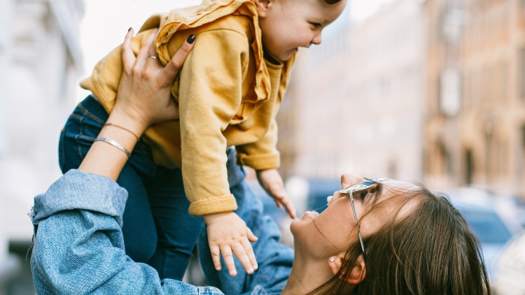 Dating a Woman with Kids - 10 Things to Know When Dating a Single Mom